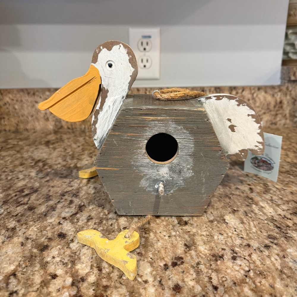 NWT Pelican Painted Rustic Wood Wooden Hanging Birdhouse Decor Beach MayRich